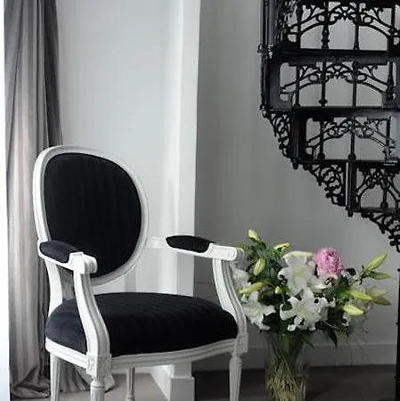 Boutique Konfidentiel Hotel Paris