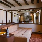 ホテル Boutique Konfidentiel 4*