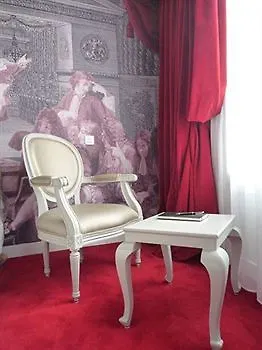 Boutique Konfidentiel Hotel 4*