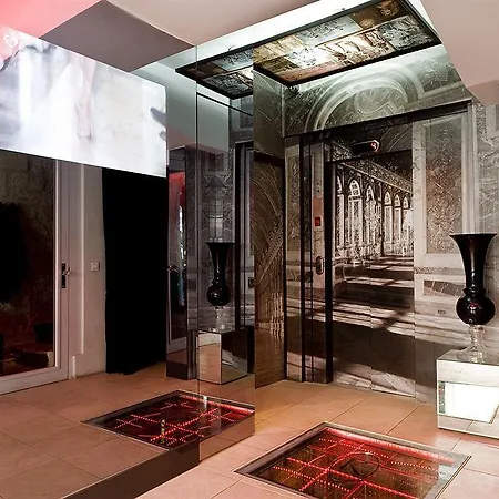 Boutique Konfidentiel Hotel 4*