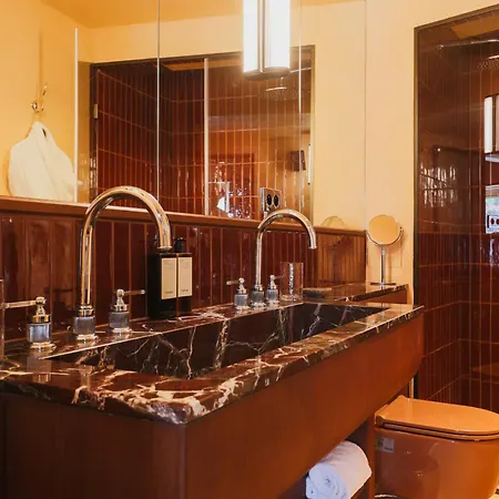 Boutique Konfidentiel Paris