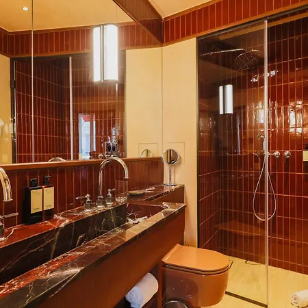 ブティック オテル コンフィダンティエル ホテル パリ