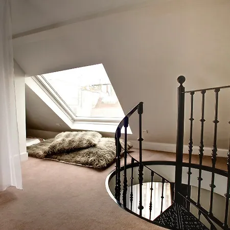 Boutique Konfidentiel Париж