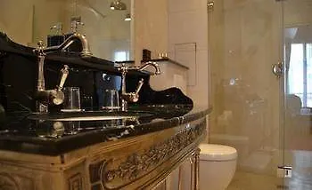 Boutique Konfidentiel