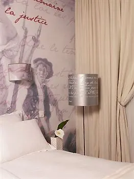 Boutique Konfidentiel París