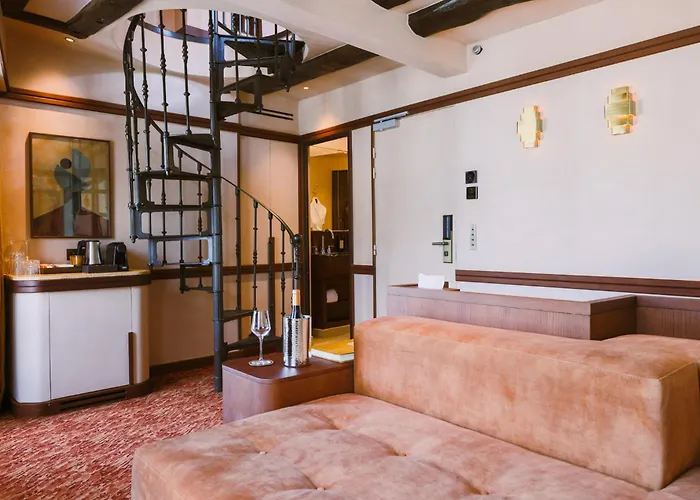 Boutique Konfidentiel Hotel 4*