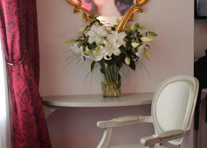 Boutique Konfidentiel 4*