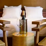 מלון Boutique Konfidentiel 4*