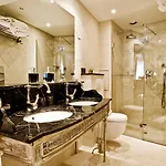 Boutique Konfidentiel פריז